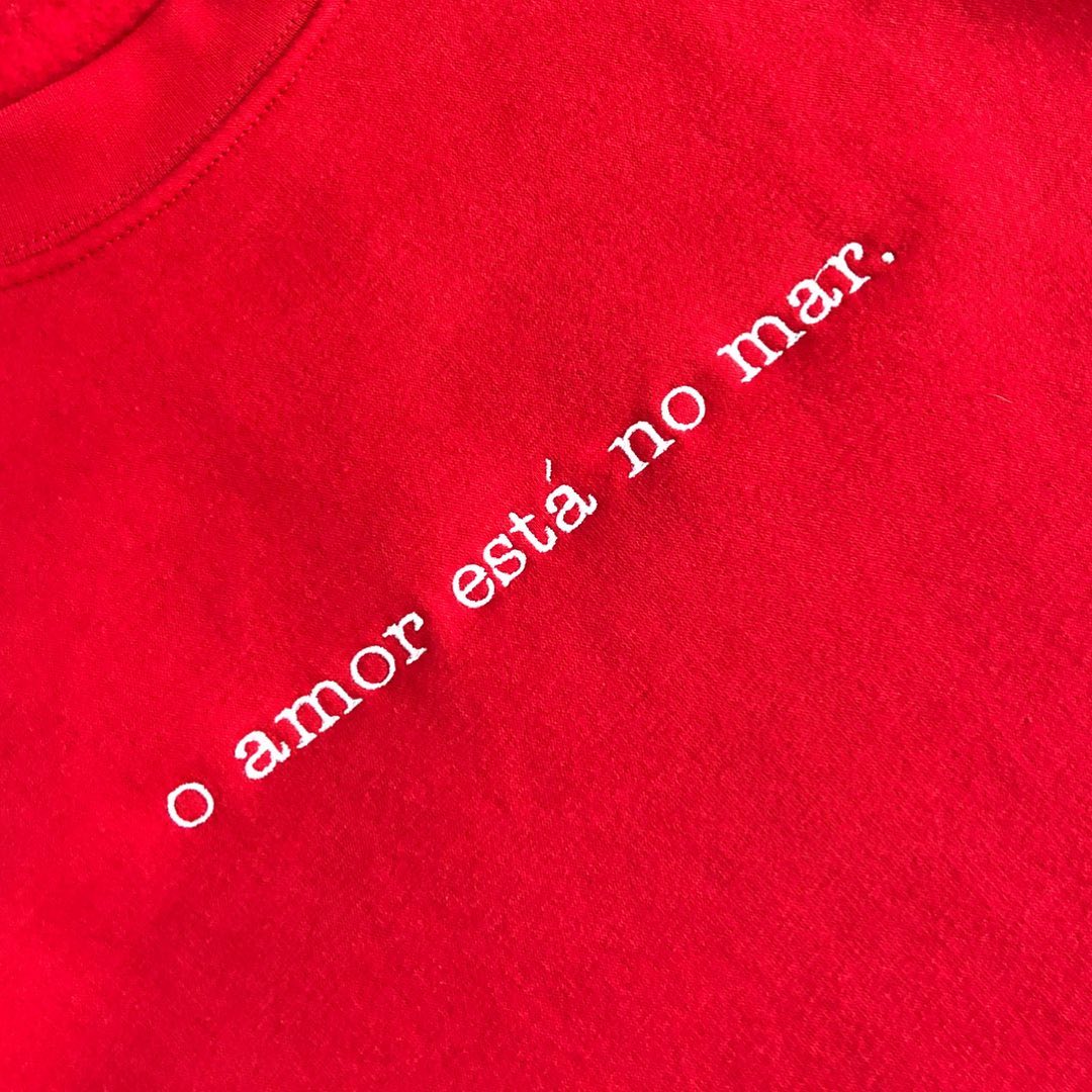 Sweatshirt - "O amor está no mar."